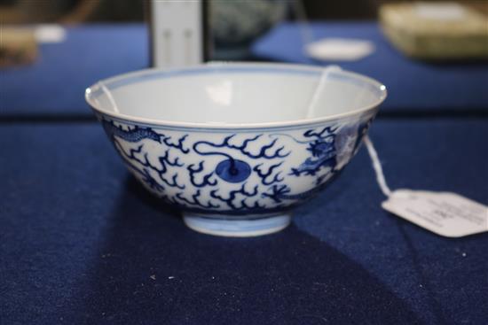 A Chinese blue and white dragon bowl (hairline crack) D.11.5cm